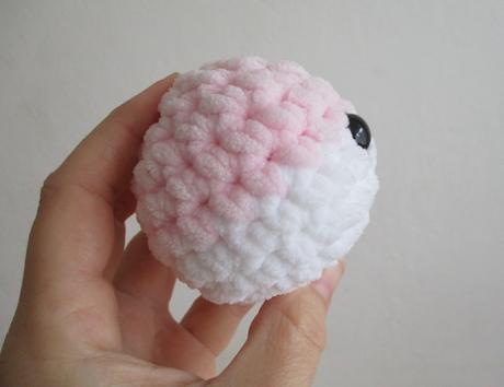 Háčkovaná antistresová kulička handmade, 