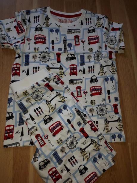 Letní pyžamo s busy 128 next, next,128