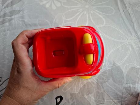 Autíčko fisher price s otočnou kostkou,