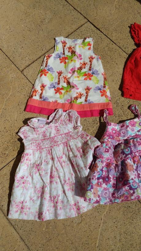 Šaty / šatičky bílé s limeckem a květinami, gap,74