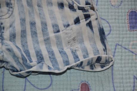 Stylově oprané lacláče, laclové kalhoty kraťasy, 104