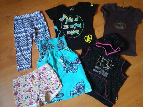 Balíček oblečení pro holčičku vel.140, 140–152