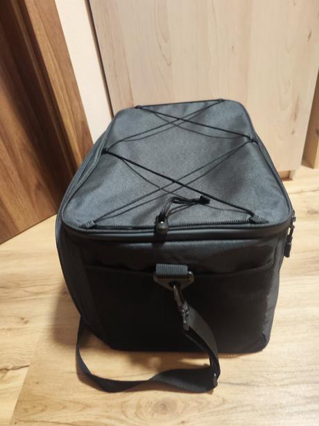Černá termotaška trizand 30l,