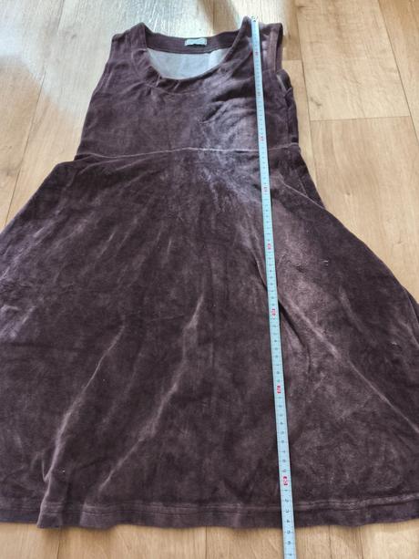 Sametové šaty, l