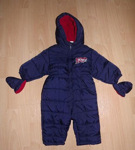 Tmavě modrá zimní kombinéza s kapucí a rukavicemi, c&a,68