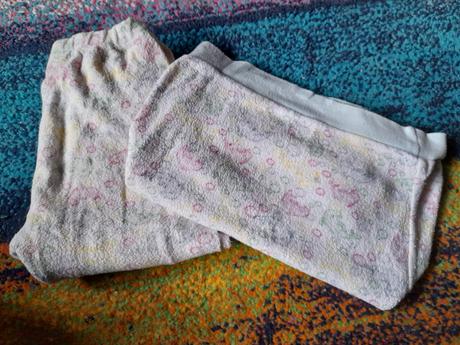 Světlé malé pyžamko s delfínky, 86