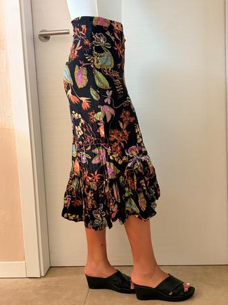 Sukne cerna vzor květy h&m 34-36, h&m,34