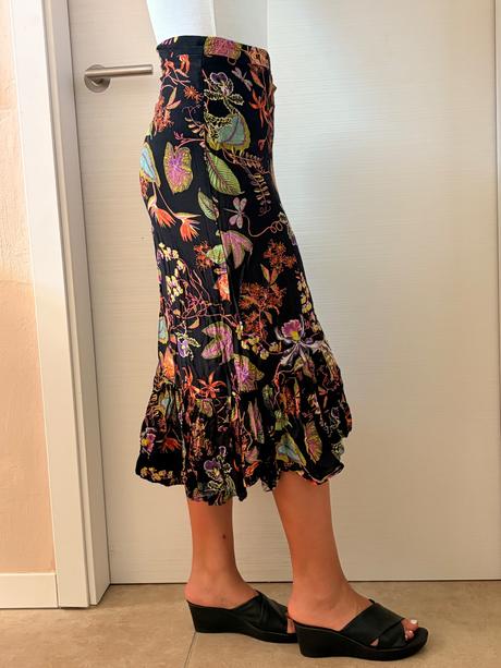Sukne cerna vzor květy h&m 34-36, h&m,34