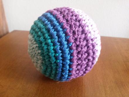 Háčkovaný míček 8 cm, 