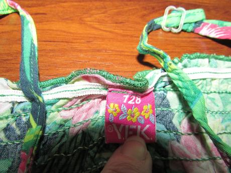 Květinové šaty, 128