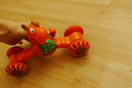 Jezdici a natahovaci zirafa - chrastici, 