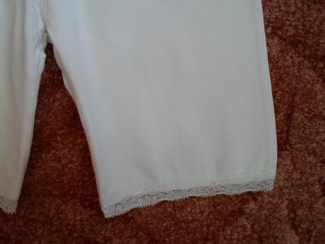 Bílé 3/4 legíny s krajkou, 140