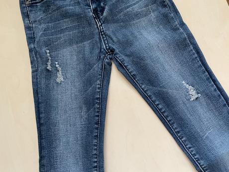 Džíny s dírami, vel 36 možná spíše xs, gold sk, s