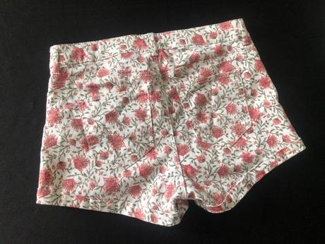 Vel. 34 květinové šortky, 34