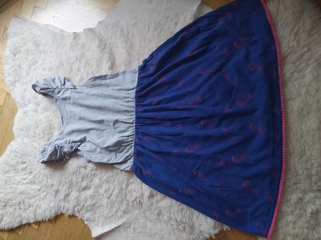 Modrošedé šaty, 134