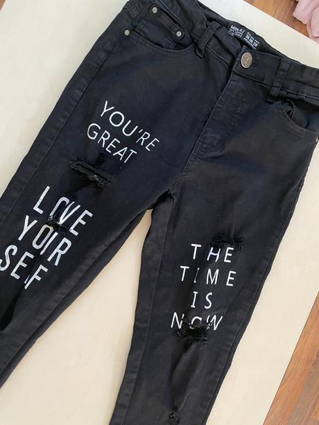 Drbané džíny s nápisy, vel m, spíše s a menší nebo, s