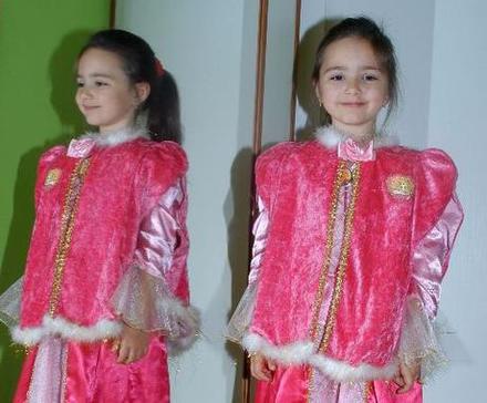 Karnevalová pelerína princezna šípková růženka,