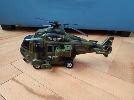 Vojenský vrtulník army,