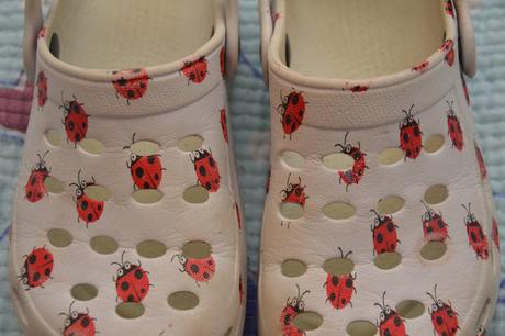 29 30 bílé nazouváky s beruškami, 29