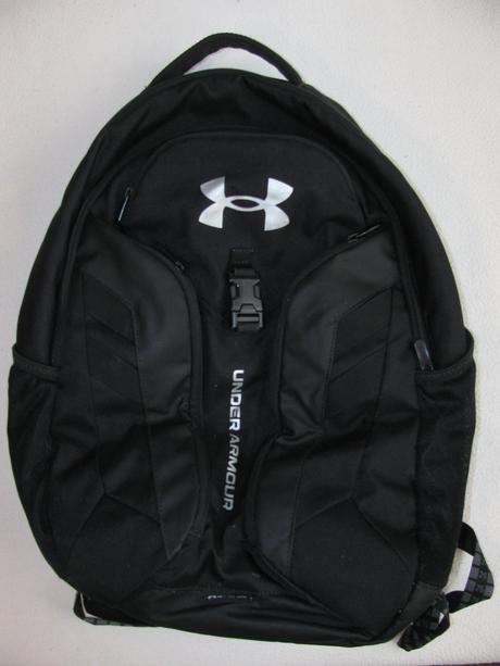 Sportovní černý batoh under armour,