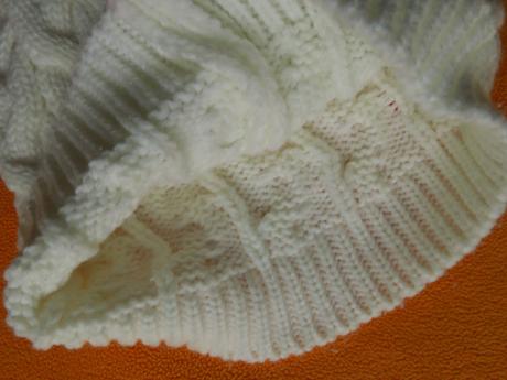 Bílá čepice pletená, 104