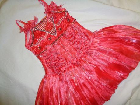 Hodně zdobené slavnostní měňavé šaty, 98