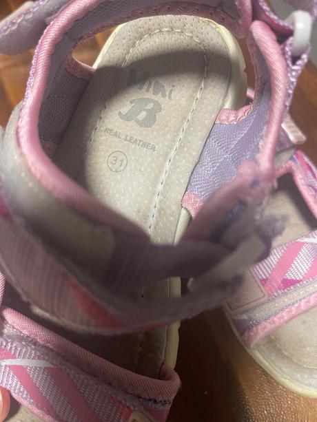 Ruzove sandale, baťa,31