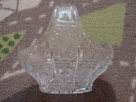 Broušená skleněná mísa-miska-košíček starožitná/ý., 