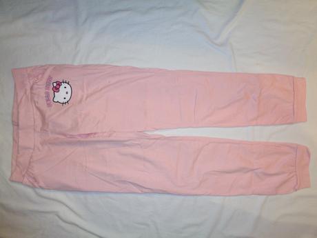 Krásná růžová souprava hellou kitty, disney,176