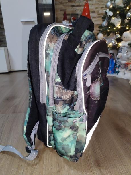 Chlapecký školní batoh topgal ve skvělém stavu,