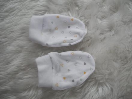 Kojenecké rukavice, 50