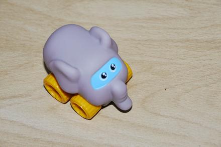 Slon na koleckach - 1. hracka,