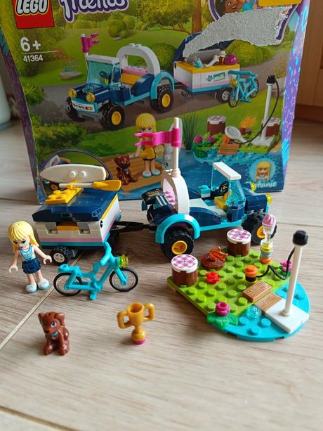 Lego friends 41364 stephanie a bugina s přívěsem, 