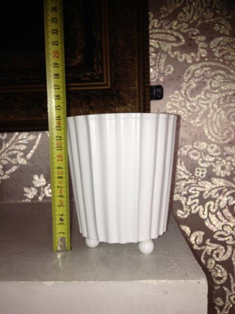 Bílý květináč plech květník orchideje sukulenty, 