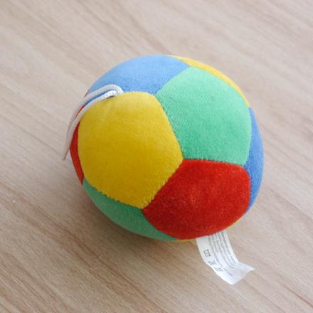 Plysovy micek chrastici - pro miminka,