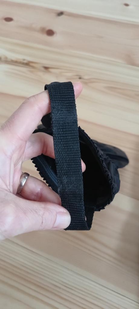 Černé návleky na nohy proti sněhu a chladu, 