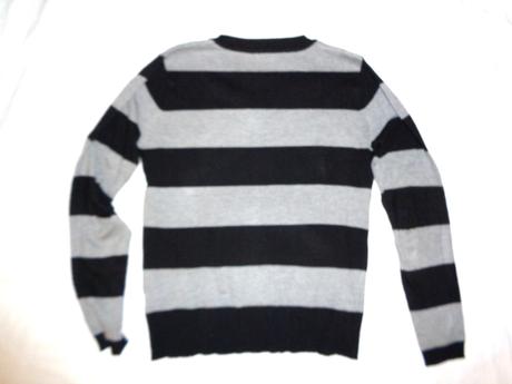 Krásný šedočerný pruhovaný uni svetr, l