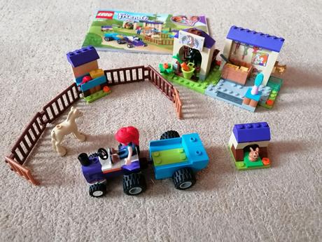 Lego friends 41361 mia a stáj pro hříbáta, 