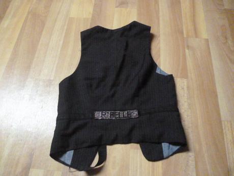 Krásná vesta vel. 8 l, 128