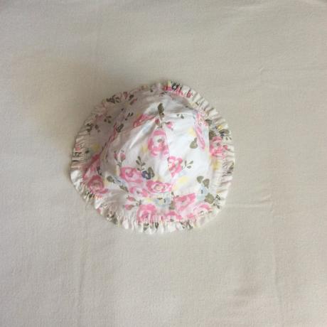 Klobouček s kytičkami zn. mothercare, mothercare,68