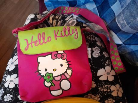 Taštička, kabelka sanrio hello kitty vínová,