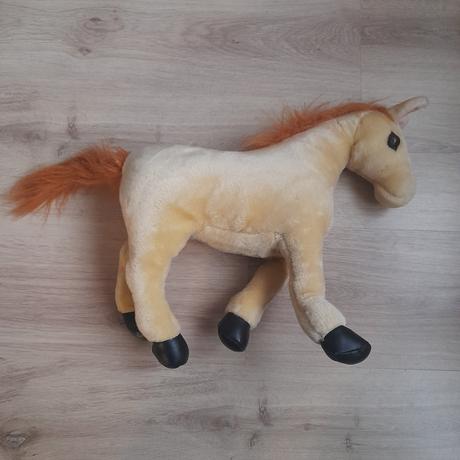 Řehtací plyšový koník, 