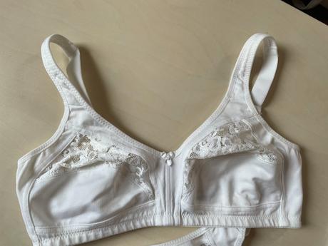 Nová, 2 kusy podprsenka, 85c, možná spíše 85/b, bo, xl / xxl