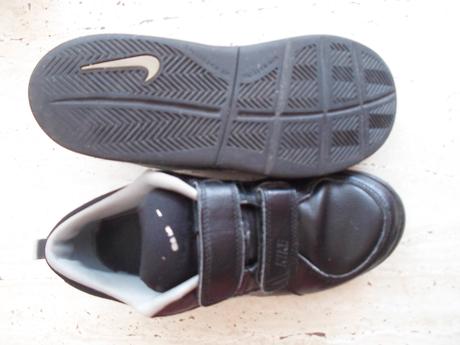 Černé boty tenisky botasky sálovky, nike,35