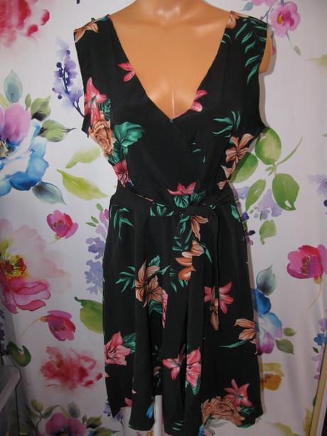 Dámské letní černé šaty s potiskem květů, l