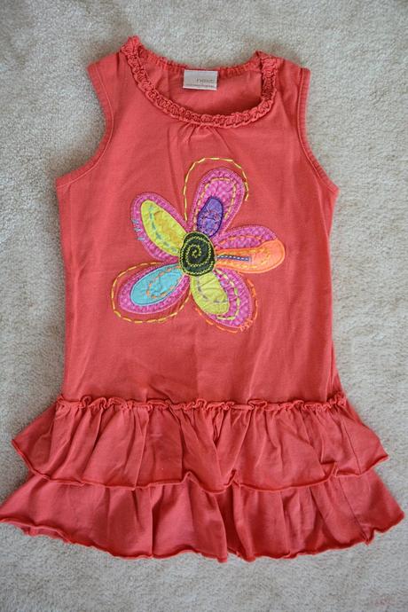 Komplet s neonovou kytkou, 104–116