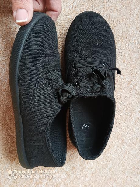 Tenisky černé vel."34", 34