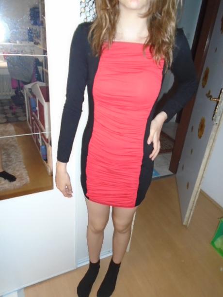 Šaty elastické vel 12-14l, 152