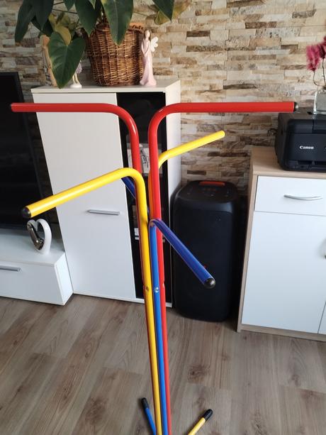 Dětský kovový stojan věšák, 