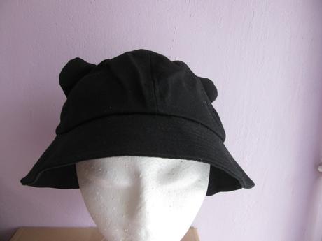 Černý plátěný klobouk, 158
